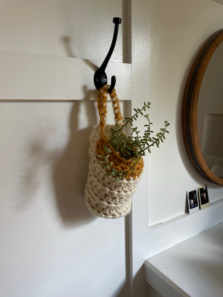 Nicki Byrnes crochet hanging basket